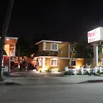 Paradise Inn And Suites