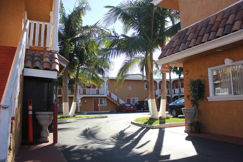 Hotel Paradise And Los Ángeles