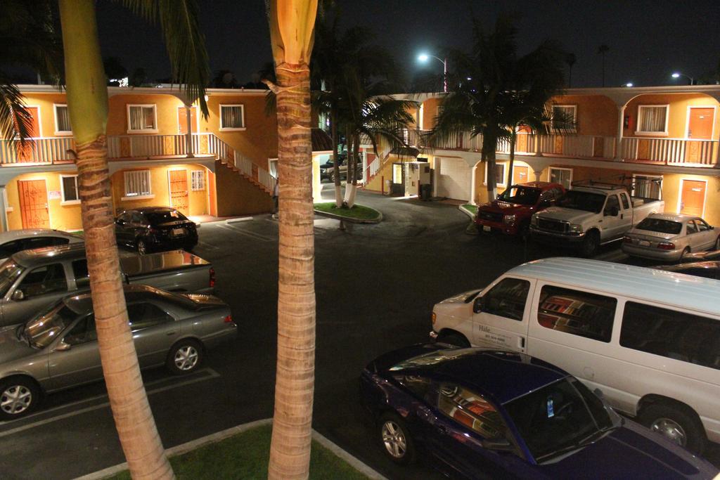 Hotel Paradise And Los Ángeles
