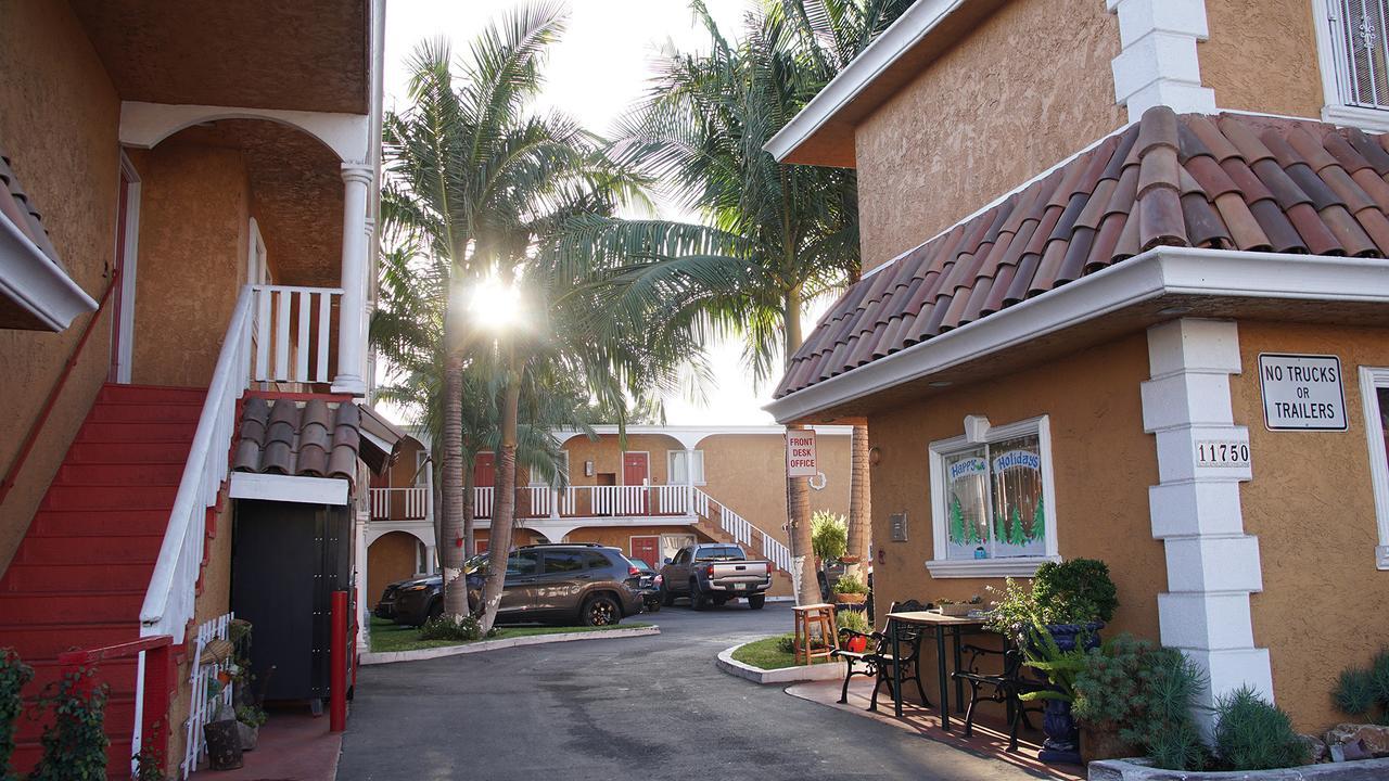 Hotel Paradise And Los Ángeles