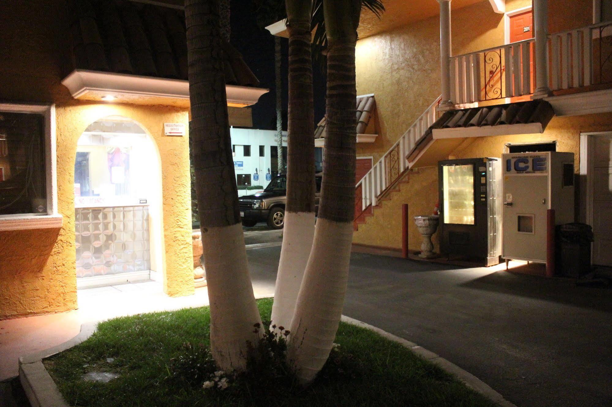 Hotel Paradise And 2*