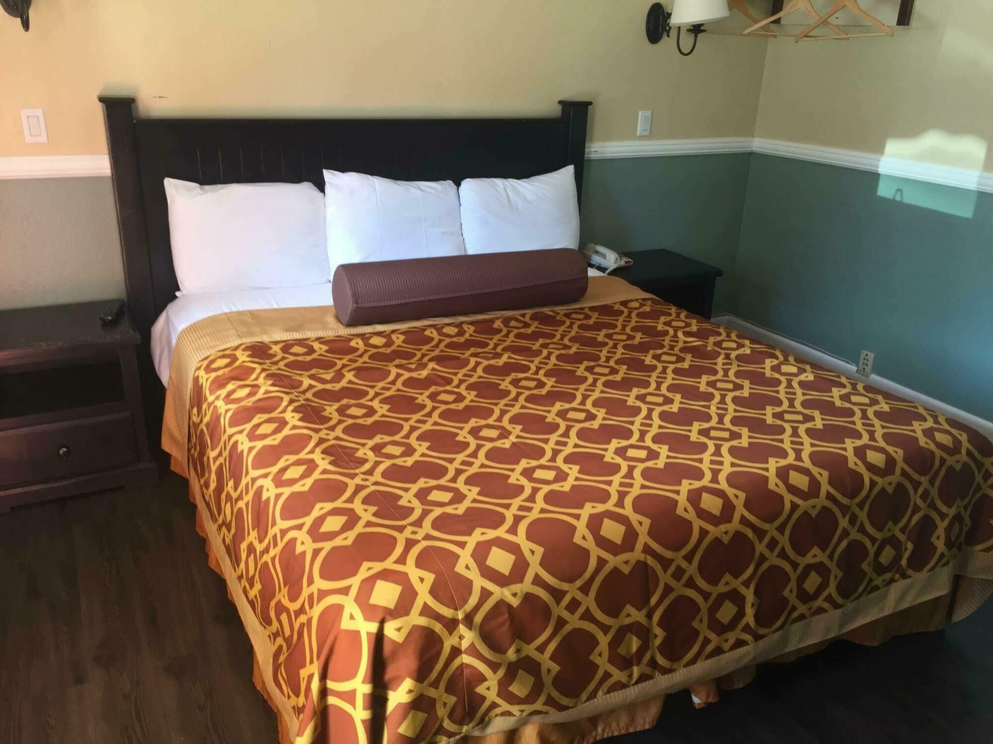 Hotel Paradise And 2*